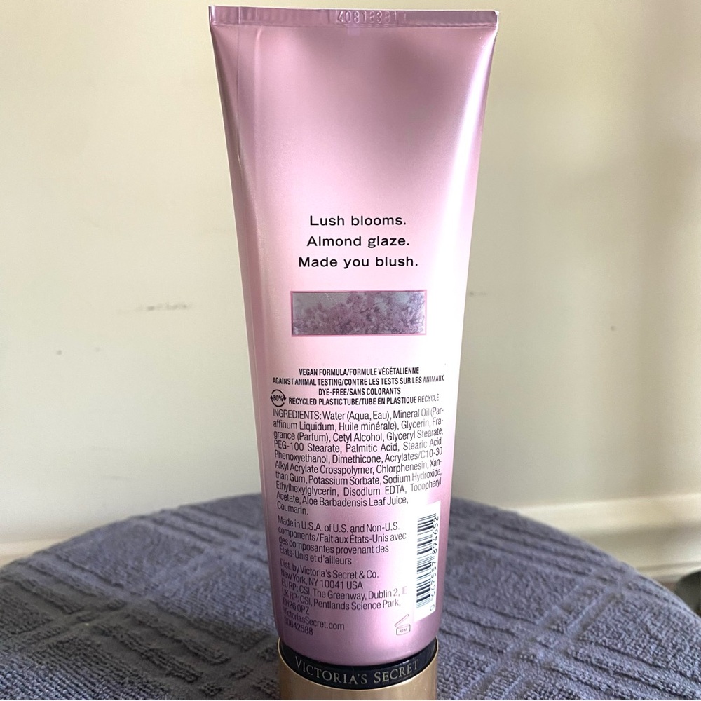 Victoria's Secret Velvet Petals Fragrance Lotion - Picture 3 of 6